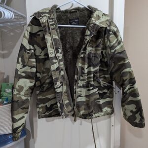 Love tree camo jacket, small